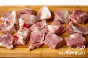 Шаг 1: Мясо порезать на кусочки.